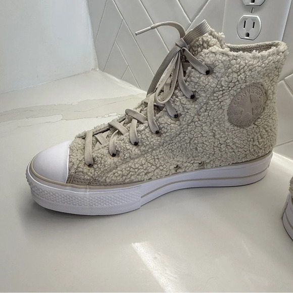Converse Chuck Taylor All Star Lift Platform Sherpa Shoes Women’s Size 10 Casual - Picture 7 of 16